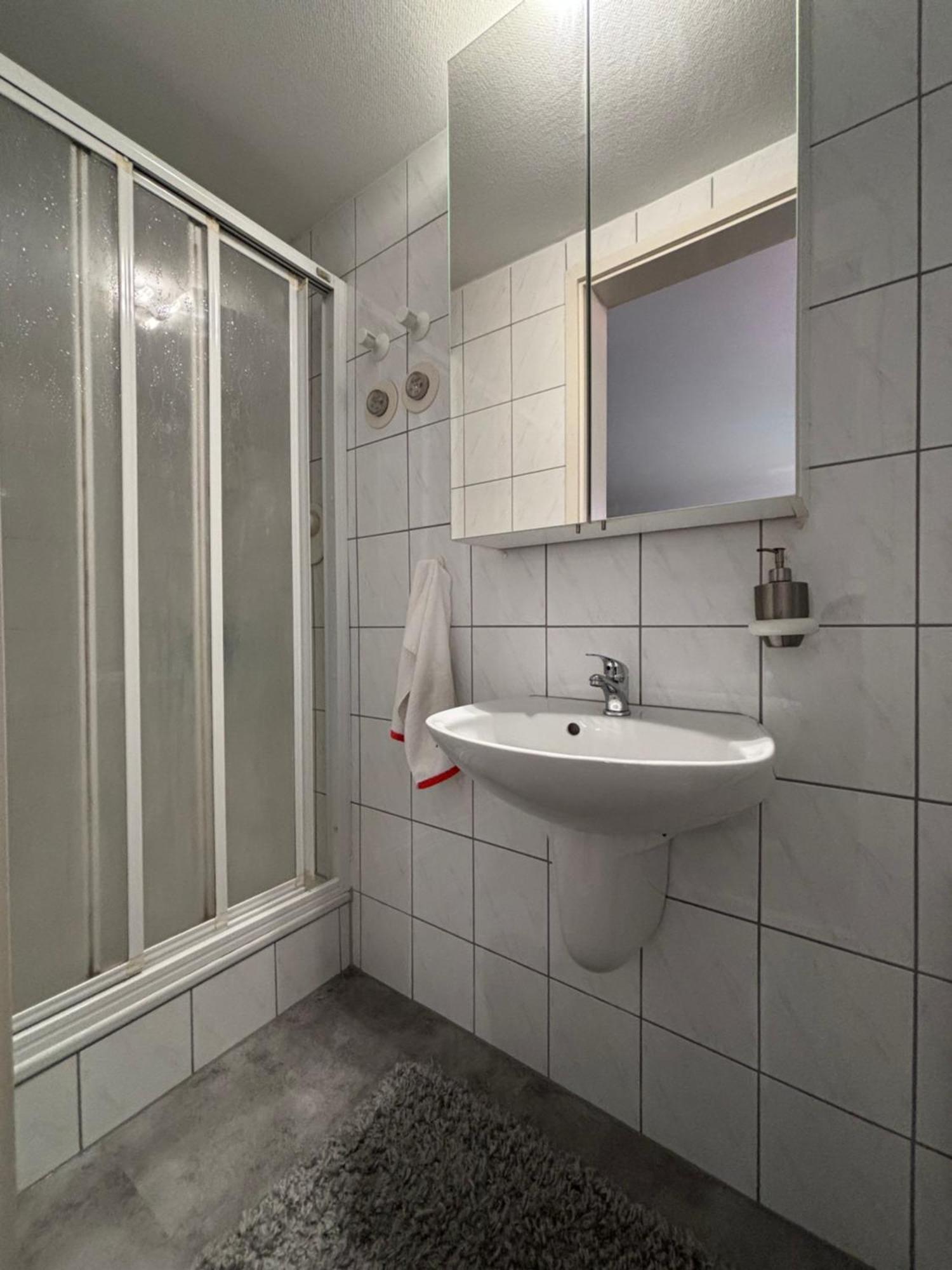 Doppelzimmer In Stuttgart-Birkach - Naehe Musicals Im Si-Zentrum, Messe, Flughafen, Uni Hohenheim Extérieur photo